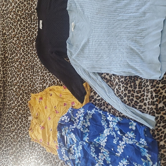 Clothing bundle size small - Picture 1 of 9